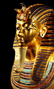 Nefertiti statue thumbnail