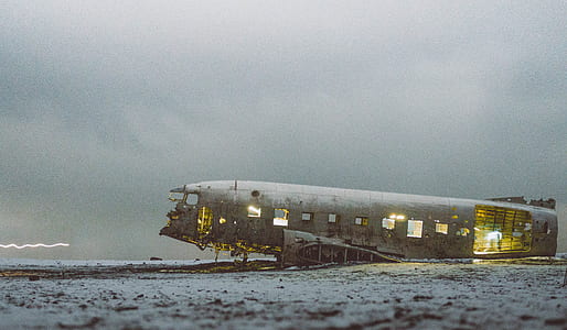 spaceship on ice field thumbnail