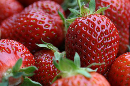 red strawberries thumbnail