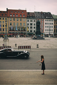 Woman and the old car thumbnail
