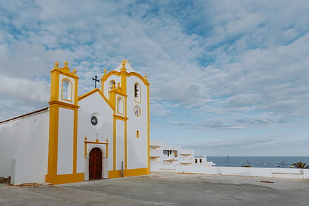 The church in the village of Luz in Lagos in the Algarve Region, Portugal thumbnail