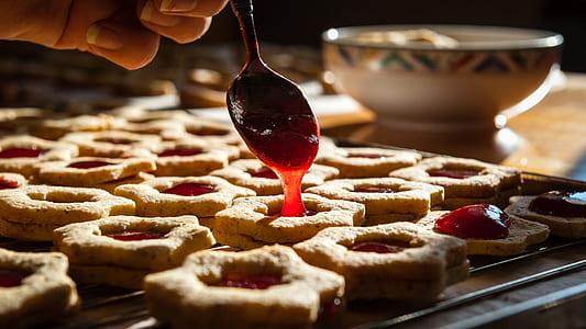 person putting syrup on cookies thumbnail