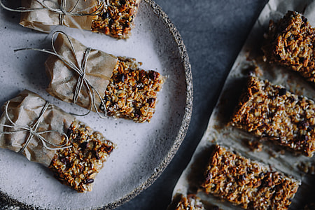 A Healthy Granola & Peanut Snack Bar thumbnail