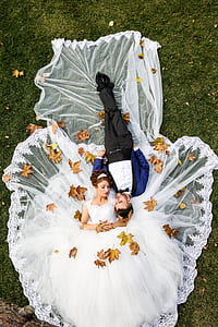 bride and groom prenup shoot thumbnail