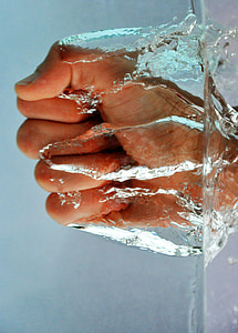 person's right hand thumbnail