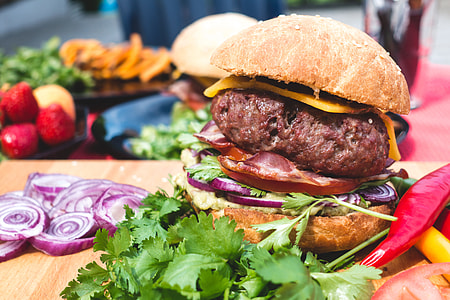 Burger with cheddar, bacon and guacamole thumbnail
