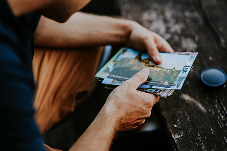 People looking at the photos thumbnail