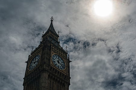 Elizabeth Tower under blue and white sky at daytime thumbnail