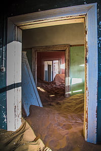 closeup photo of gray wood-framed mirror thumbnail