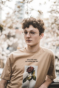 man leaning on table thumbnail