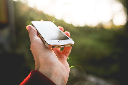 iPhone 5s GOLD In Sunlights thumbnail