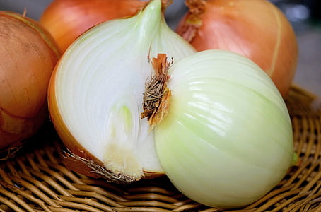 four brown onion bulbs thumbnail