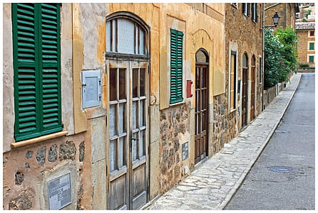 road beside houses with louvered window thumbnail