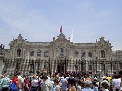 Photo of the Peruvian Palace during the Changing of the Guard in Lima, Peru thumbnail
