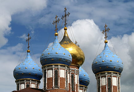 brown, blue, and gray dome building under blue sky thumbnail