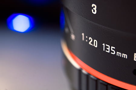 close-up photo of DSLR camera lens thumbnail