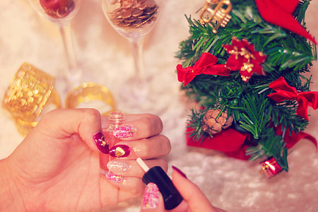 person using nail polish thumbnail