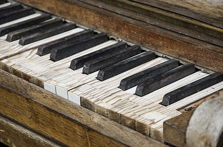 brown piano thumbnail