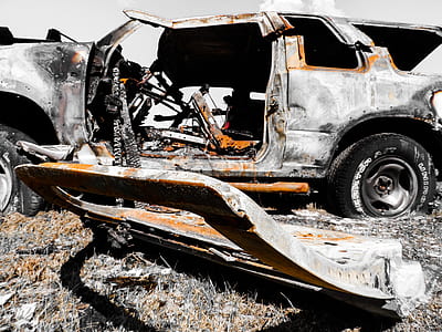 broken SUV thumbnail