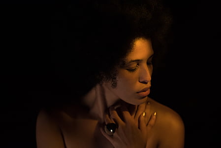 close up photo of woman thumbnail