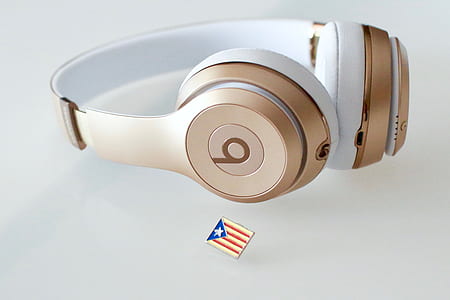 gold and white Beats by Dr. Dre wireless headphones thumbnail