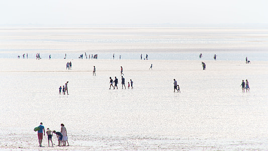 people in body of water thumbnail