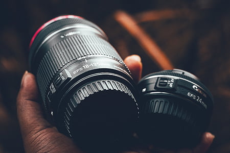 depth of field photo of two zoom lenses thumbnail