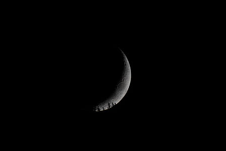 photo of crescent moon thumbnail