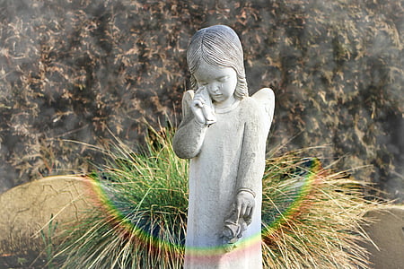 angel statuette thumbnail