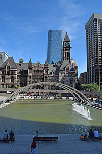 Toronto, Nathan Phillips Square thumbnail