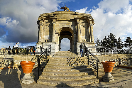 Monument aux morts in Constantine, Algeria thumbnail