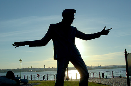 Elvis Presley statue thumbnail