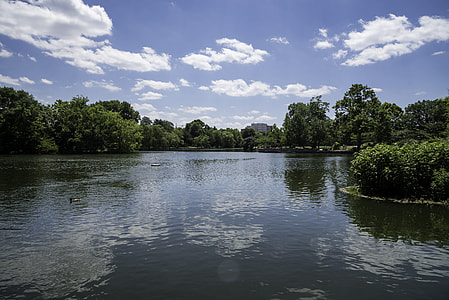Landscape of the Lake in Bicentennial Park in Nashville, Tennessee thumbnail