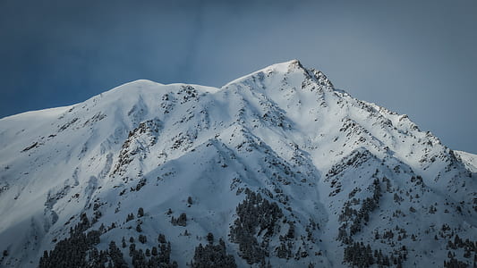 mountain covered with snow thumbnail