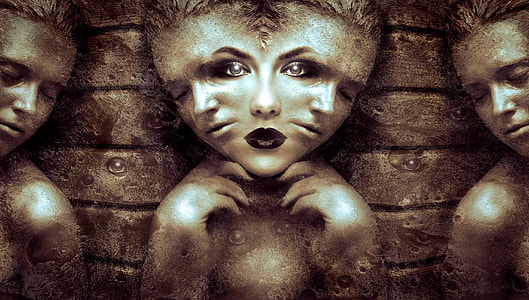 woman's mirror image photography thumbnail