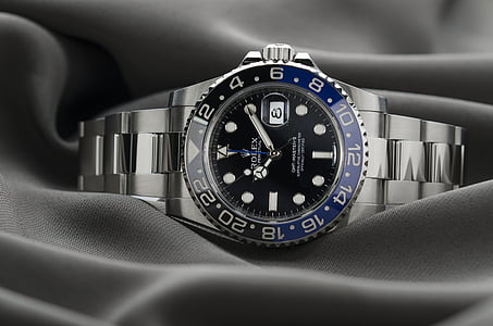 round blue analog wach with link bracelet thumbnail