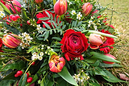 red roses and tulips bouquet thumbnail