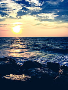 Sea During Golden Hour thumbnail