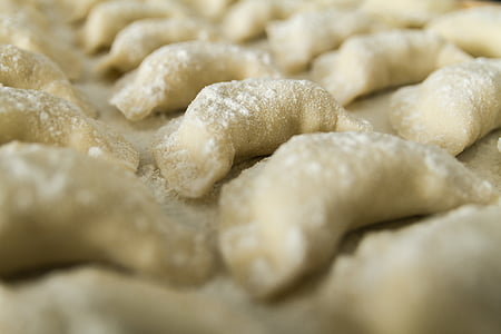 tilt photography of dumplings thumbnail