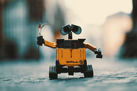 close-up photography of WALL E robot thumbnail