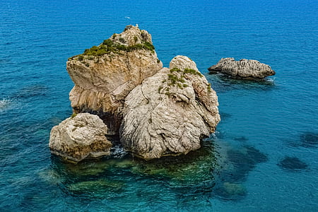 aerial view photography of island thumbnail
