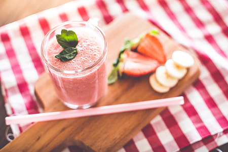 Fresh and Yummy Smoothie with Strawberries & Bananas thumbnail