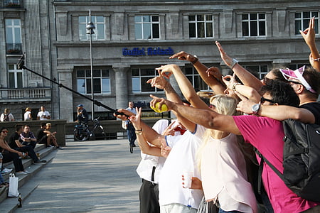 people taking groufie thumbnail