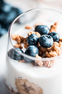 Blueberries in Müsli Fitness Breakfast thumbnail