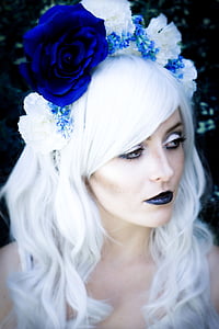photo of woman wearing blue rose headdress thumbnail