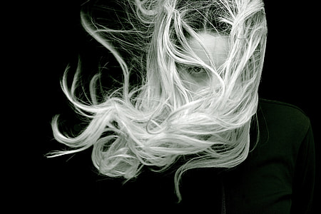 lady wearing black cloth thumbnail