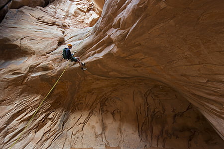 man wearing backpack doing cliffhanger thumbnail