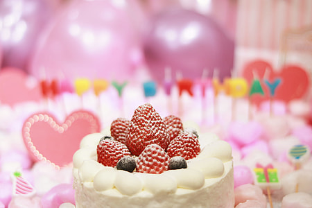 red strawberry toppings baked birthday cake thumbnail