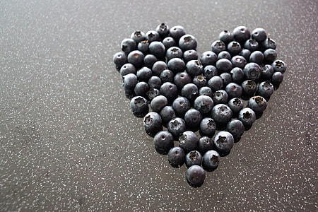 heart-shaped blueberry art thumbnail