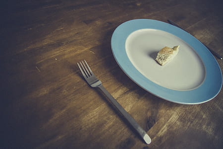 bread on white ceramic plate thumbnail